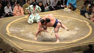 सूमो रिंग में महिलाओं का प्रवेश और पुरुषों की सत्ता हिल गई