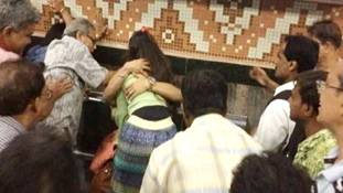 गले मिलने वालों के गले क्यों पड़ जाते हैं लोग