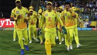 सेना जीत के जश्न में डूबी थी मगर मेरी नजरें सेनापति को खोज रही थीं ! सेना जीत के जश्न में डूबी थी मगर मेरी नजरें सेनापति को खोज रही थीं !