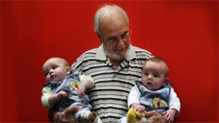 दुनिया के लिए मिसाल है 81 साल का ये आदमी