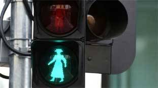 'फीमेल सिम्बल' वाली ट्रैफिक लाइट से भला कैसे महिलाएं होंगी सशक्त