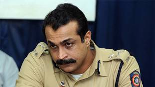 आखिर एक जांबाज़ पुलिस ऑफिसर आत्महत्या की तरफ क्‍यों बढ़ता है..