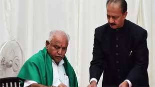 कर्नाटक में बीजेपी ने सरकार बनाने का दावा पेश करके पूरे देश में बगावत को हवा दे दी है