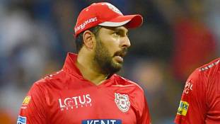 'पूरा आईपीएल खत्‍म हो गया, तोहरा खून काहे नहीं खौला ए युवराज'