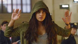 VIDEO: प्रियंका चोपड़ा के एक किरदार की बात पर इतना क्यों भड़क गए हैं लोग?