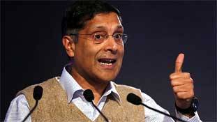 अरविंद सुब्रमण्यन :  ये न होते तो आधार से हर चीज लिंक करने वाला झंझट न होता