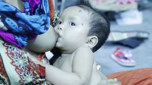 खुले में स्तनपान को गलत कहने वाले अपने दिमाग का इलाज करा लें