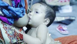 खुले में स्तनपान को गलत कहने वाले अपने दिमाग का इलाज करा लें खुले में स्तनपान को गलत कहने वाले अपने दिमाग का इलाज करा लें