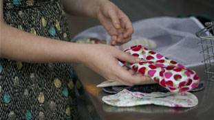 REVIEW: पीरियड्स के समय सबसे किफायती चीज़ तो ये है..