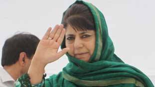 कश्मीर में तो विपक्षी दल बीजेपी के इशारों पर नाचने लगे