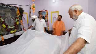 मगहर पहुंचे काशी के सांसद PM मोदी का कबीर से 'संपर्क फॉर समर्थन'!