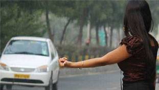 तो क्या भारत में लिफ्ट देना भी है क्राइम? ये हैं संविधान के सबसे अजीब नियम!