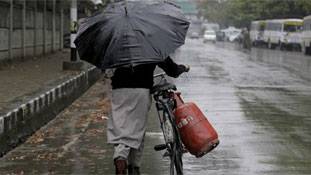 उज्ज्वला योजना : क्यों तमाम दावों के बावजूद सुधार की गुंजाइश अभी बाकी है?