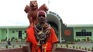 छत्तीसगढ़ विधानसभा को एक बाबा ने 'बांध' लिया है !