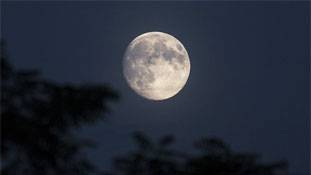 चंद्र ग्रहण का सबसे ज्‍यादा कु्प्रभाव चंदा मामा की कहानी पर पड़ता है