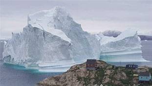 तैरते हुए पास आ पहुंची है ये खूबसूरत तबाही