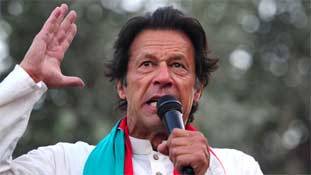 पाकिस्तान चुनाव के नतीजे इमरान खान ही नहीं, दुनिया को चौंका सकते हैं.