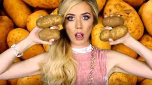 सिर के बाल नोचने के लिए ढिंचक पूजा को सुनना जरूरी नहीं