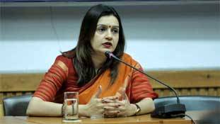 प्रियंका चतुर्वेदी के मामले से सबक लें और सुधर जाएं ट्रोल, कहीं लेने के देने न पड़ जाएं प्रियंका चतुर्वेदी के मामले से सबक लें और सुधर जाएं ट्रोल, कहीं लेने के देने न पड़ जाएं