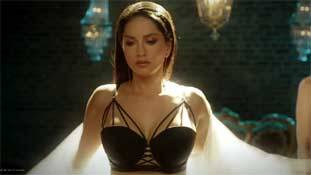 सनी लियोनी और संजू के बीच ये दिलचस्‍प दौड़ होगी