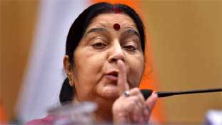 जब नाश मनुज पर छाता है तो क्या वो सुषमा स्वराज सरीखा बन जाता है ?