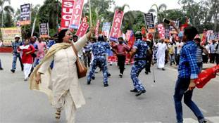 मेरी बच्चियां मुझे माफ़ करना!