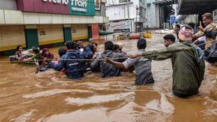 केरल की बाढ़ का कारण बताने वालों को तो डूबकर मरना चाहिए