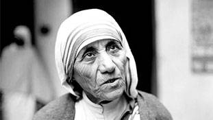 संत मदर टेरेसा: इस महिला की महानता पर दाग लगाते गंभीर आरोप