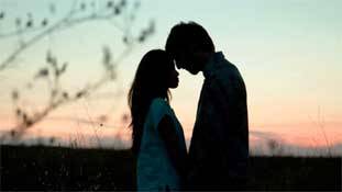 सुनिए कैसे लड़कियों का डिप्रेशन केवल एक बॉयफ्रेंड ही कम कर सकता है