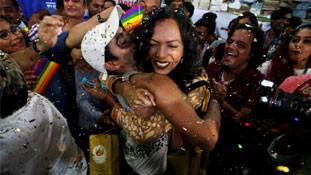 धारा 377 बरकरार है और उससे जुड़ा भय भी