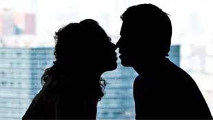 Adultery law verdict: विवाहेत्तर संबंधों के लिए महिला-पुरूष समान रूप से फ्री!