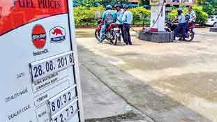 भूटान सीमा पर है सस्‍ते पेट्रोल-डीजल का स्‍वर्ग, लेकिन इसके लिए मरे कौन !