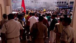 'गुंडे' बन चुके पंडे सरकार की नाकामी का ही नतीजा हैं !