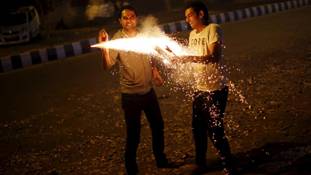 इस दिवाली खरीददारी करने से पहले जान लीजिए कौन से पटाखे हैं 'मान्यता प्राप्त'