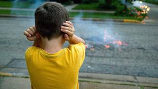 पटाखोंं की कितनी आवाज आपको बहरा बना सकती है