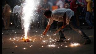 Opinion: दि‍वाली पर पटाखे फोड़ने के नियम सबरीमला फैसले जैसे हैं