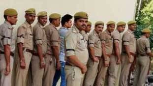 योगी सरकार को पुलिस विद्रोह में पॉलिटिक्स की बू क्‍यों आ रही है
