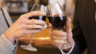 कड़ाके की सर्दी में शराब से गर्मी पाने का भ्रम समझना जरूरी है