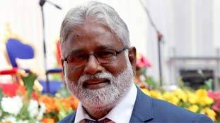 विधानसभा में लड़कियों की तस्‍वीरें देख रहे विधायक का बचकाना बचाव