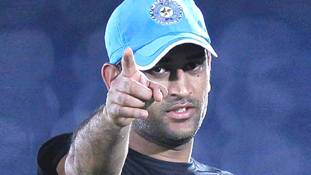 जूनियर खिलाड़ी को अपशब्‍द कहकर धोनी ने अपने सिर से 'कूल' का खिताब उतार दिया