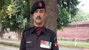 कश्मीर के खूनखराबे के बीच से दो कमाल की खबरें सामने आई हैं