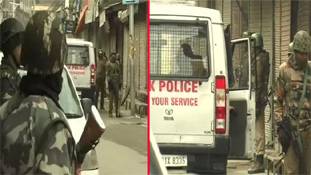 एक सर्जिकल स्ट्राइक कश्मीर के भीतर भी शुरू हुई