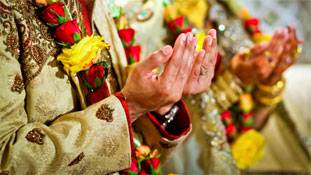 एक मुस्लिम शादी की खुशी 'अश्लील' बना दी गई! एक मुस्लिम शादी की खुशी 'अश्लील' बना दी गई!