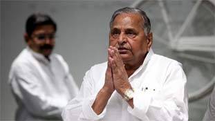 मुलायम की 'बेवफाई' की दो दलील और एक बड़ा असर