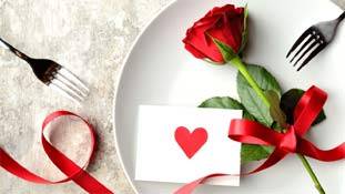 Valentine Rose Day: गुलाब को 'खानदानी हरामी' क्यों कहा था निराला ने?