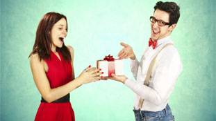 अब वैज्ञानिकों ने बता दिया है कि वैलेंटाइन डे पर क्या गिफ्ट करें