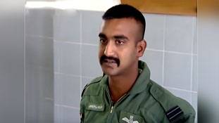 दुश्मन के इलाके में उतरे अभिनंदन की रगों में लाल खून नहीं, तिरंगा दौड़ रहा था दुश्मन के इलाके में उतरे अभिनंदन की रगों में लाल खून नहीं, तिरंगा दौड़ रहा था