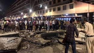 CST पुल गिरने के बाद लोगों ने BMC को 'रौंद' डाला!