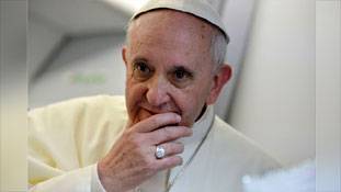 आखिर पोप फ्रांसिस क्यों नहीं चाहते कि कोई उनकी अंगूठी चूमे