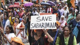 सबरीमला विवाद: वामपंथी सरकार और बीजेपी की लड़ाई में कांग्रेस की चांदी